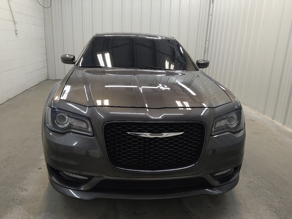 2018 Chrysler 300 in Fairfield, OH 45014 - 18126544 14