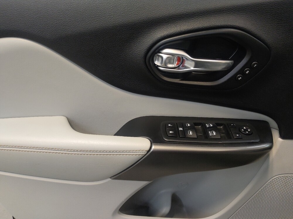 2019 Jeep Cherokee in Fairfield, OH 45014 - 18126545 27