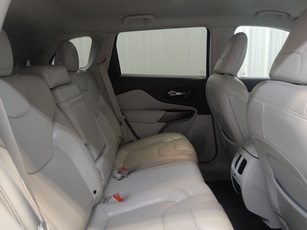 2019 Jeep Cherokee in Fairfield, OH 45014 - 18126545 19