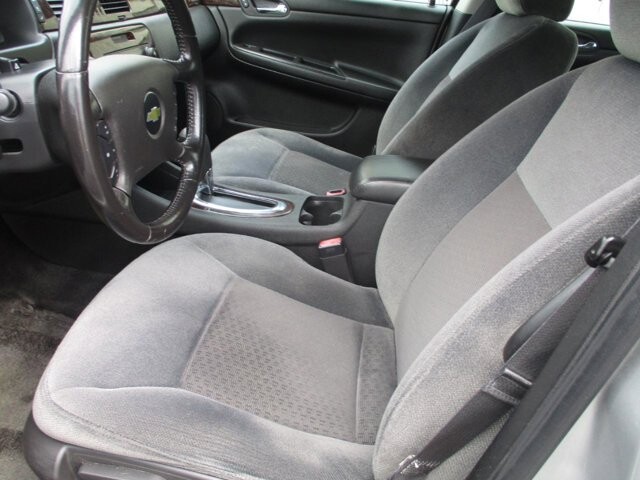 2012 Chevrolet Impala in Oak Grove, MO 64075 - 18126562 9