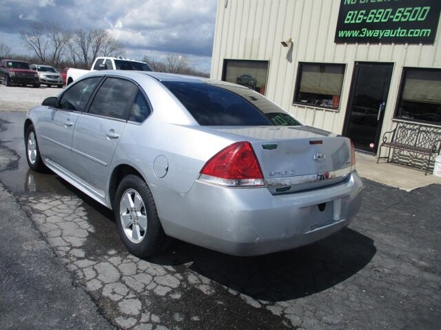 2011 Chevrolet Impala in Oak Grove, MO 64075 - 18126563 3
