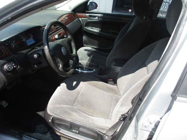 2011 Chevrolet Impala in Oak Grove, MO 64075 - 18126563 4