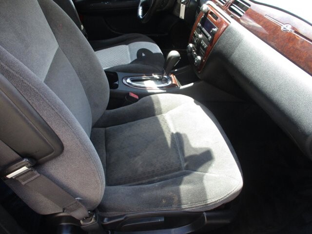 2011 Chevrolet Impala in Oak Grove, MO 64075 - 18126563 5
