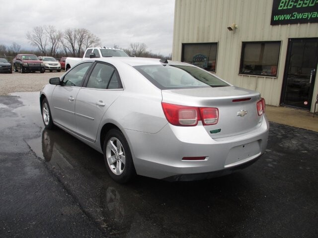 2013 Chevrolet Malibu in Oak Grove, MO 64075 - 18126564 4