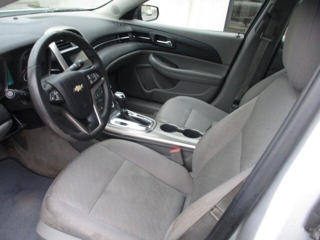 2013 Chevrolet Malibu in Oak Grove, MO 64075 - 18126564 5