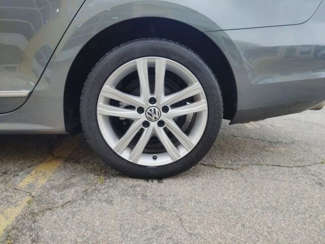 2017 Volkswagen Jetta in Greenville, SC 29607 - 18126592 9