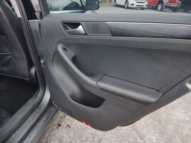 2017 Volkswagen Jetta in Greenville, SC 29607 - 18126592 16