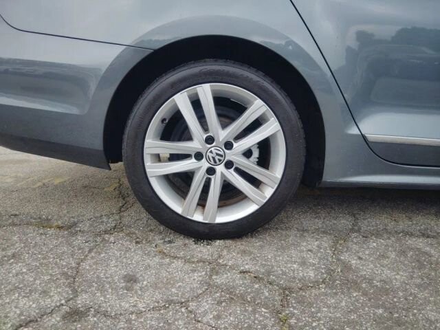2017 Volkswagen Jetta in Greenville, SC 29607 - 18126592 11