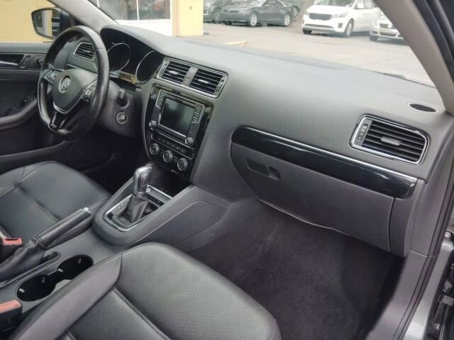 2017 Volkswagen Jetta in Greenville, SC 29607 - 18126592 15