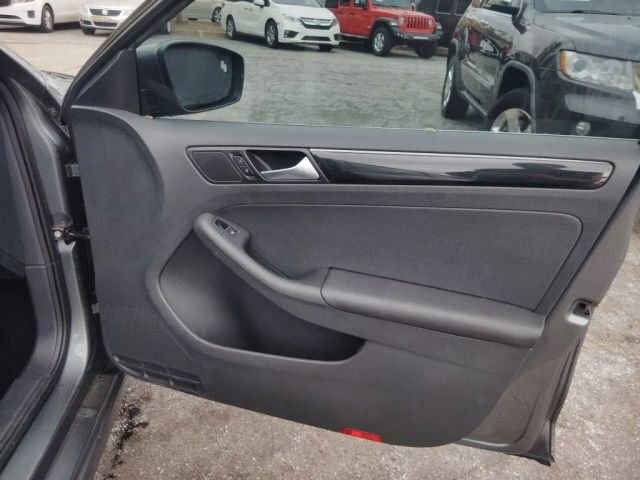 2017 Volkswagen Jetta in Greenville, SC 29607 - 18126592 13