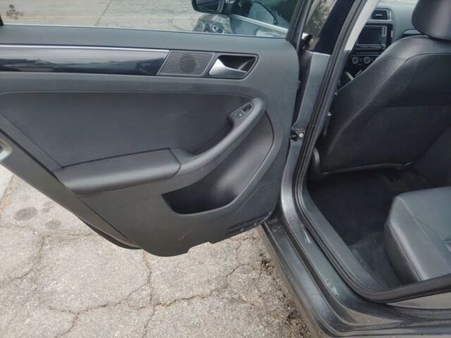 2017 Volkswagen Jetta in Greenville, SC 29607 - 18126592 18