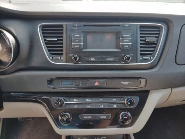 2016 Kia Sedona in Greenville, SC 29607 - 18126598 27