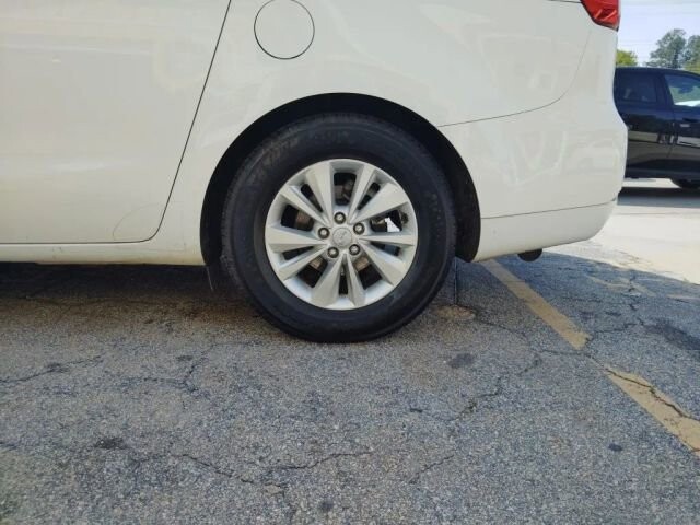 2016 Kia Sedona in Greenville, SC 29607 - 18126598 12