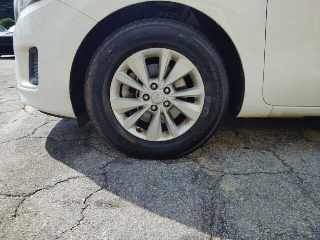 2016 Kia Sedona in Greenville, SC 29607 - 18126598 11