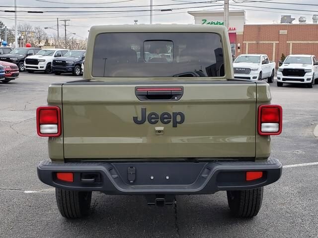 2026 Jeep Gladiator in Bedford, OH 44146 - 18126600 4