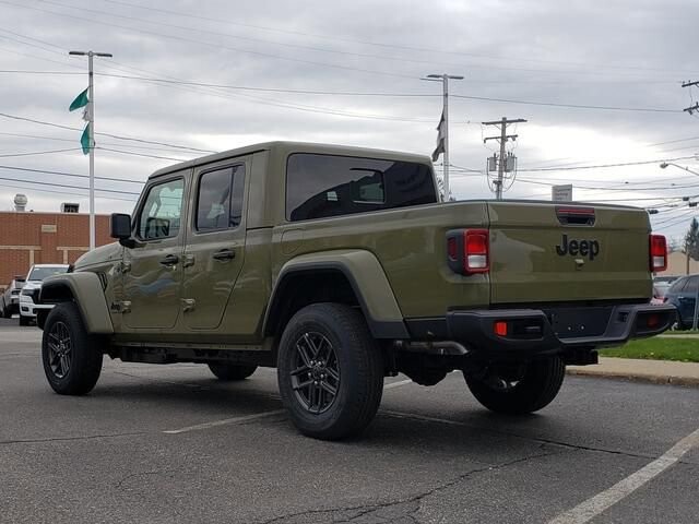 2026 Jeep Gladiator in Bedford, OH 44146 - 18126600 3