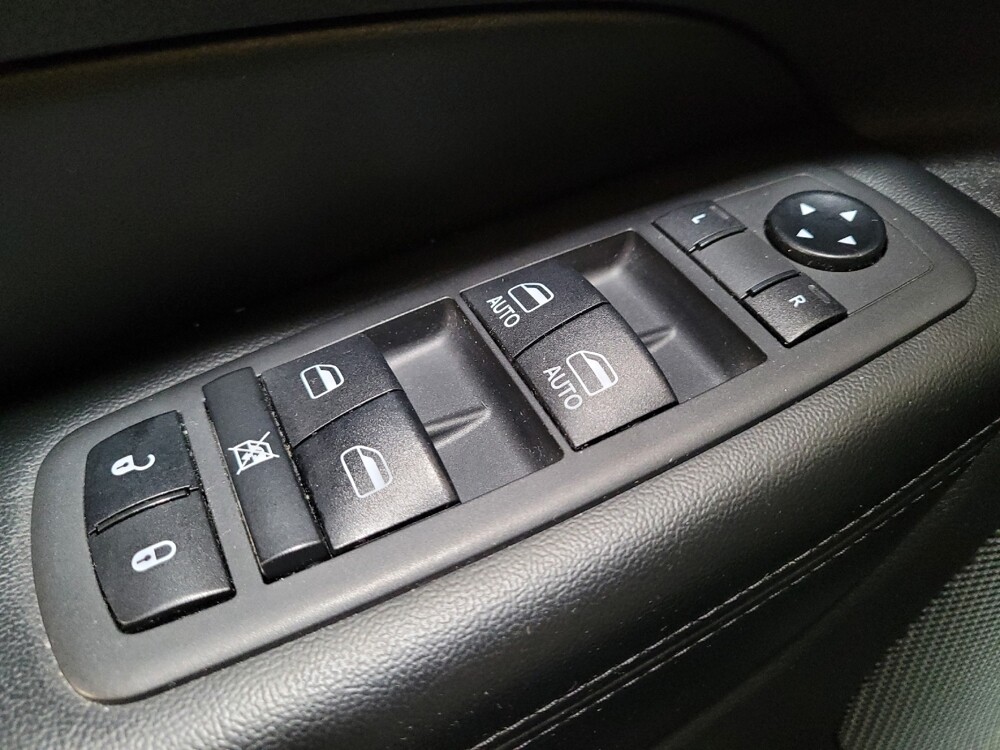 2019 Jeep Grand Cherokee in Fresno, CA 93726 - 18126624 27