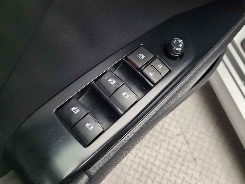 2019 Toyota Camry in Riverside, CA 92504 - 18126632 27