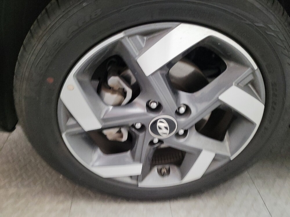 2025 Hyundai Venue in Montclair, CA 91763 - 18126639 31