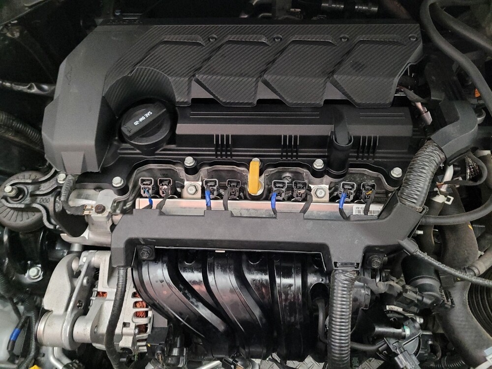 2025 Hyundai Venue in Montclair, CA 91763 - 18126639 30