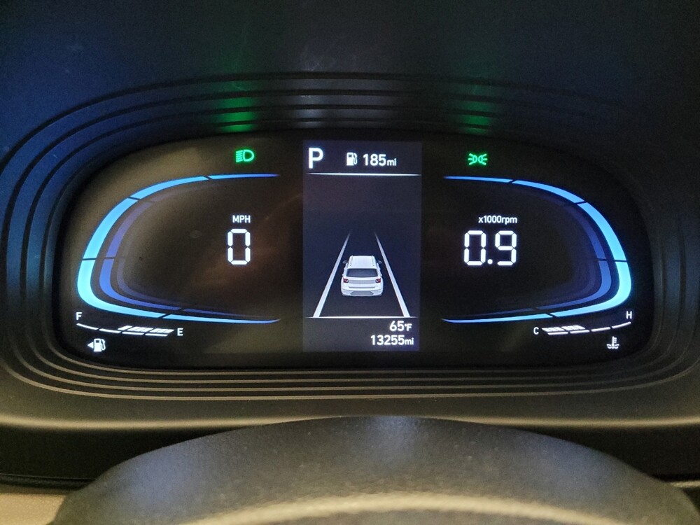 2025 Hyundai Venue in Montclair, CA 91763 - 18126639 23