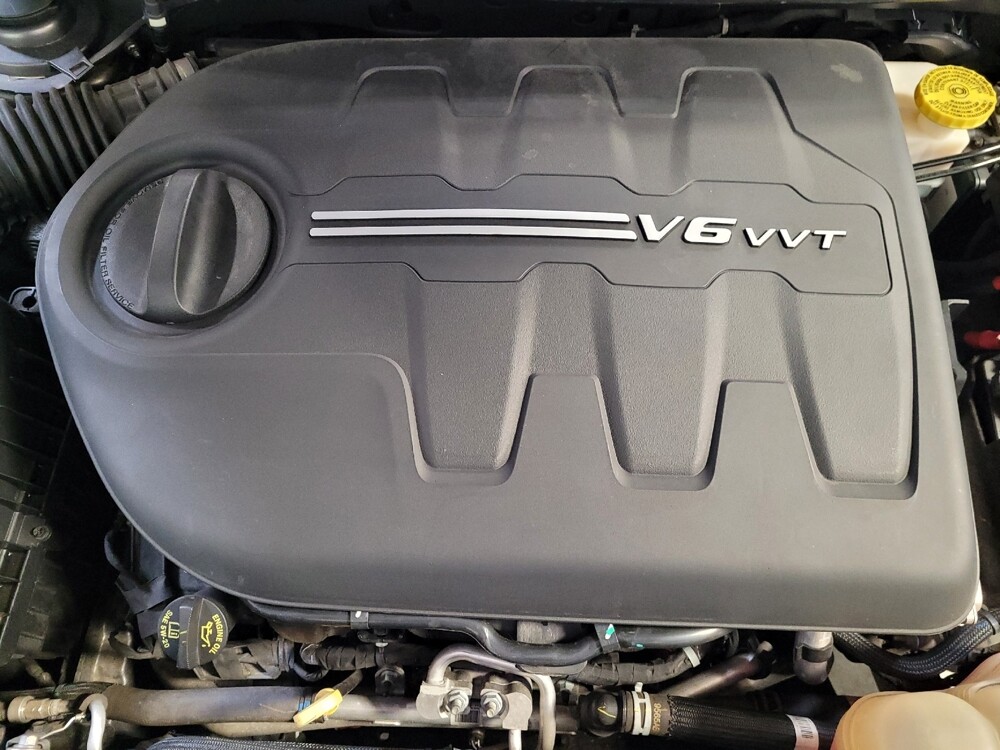 2019 Jeep Cherokee in Downey, CA 90241 - 18126652 30