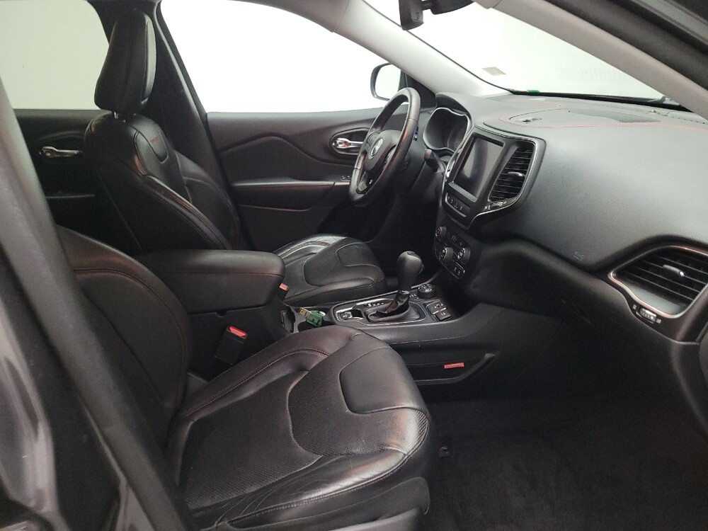 2019 Jeep Cherokee in Downey, CA 90241 - 18126652 21