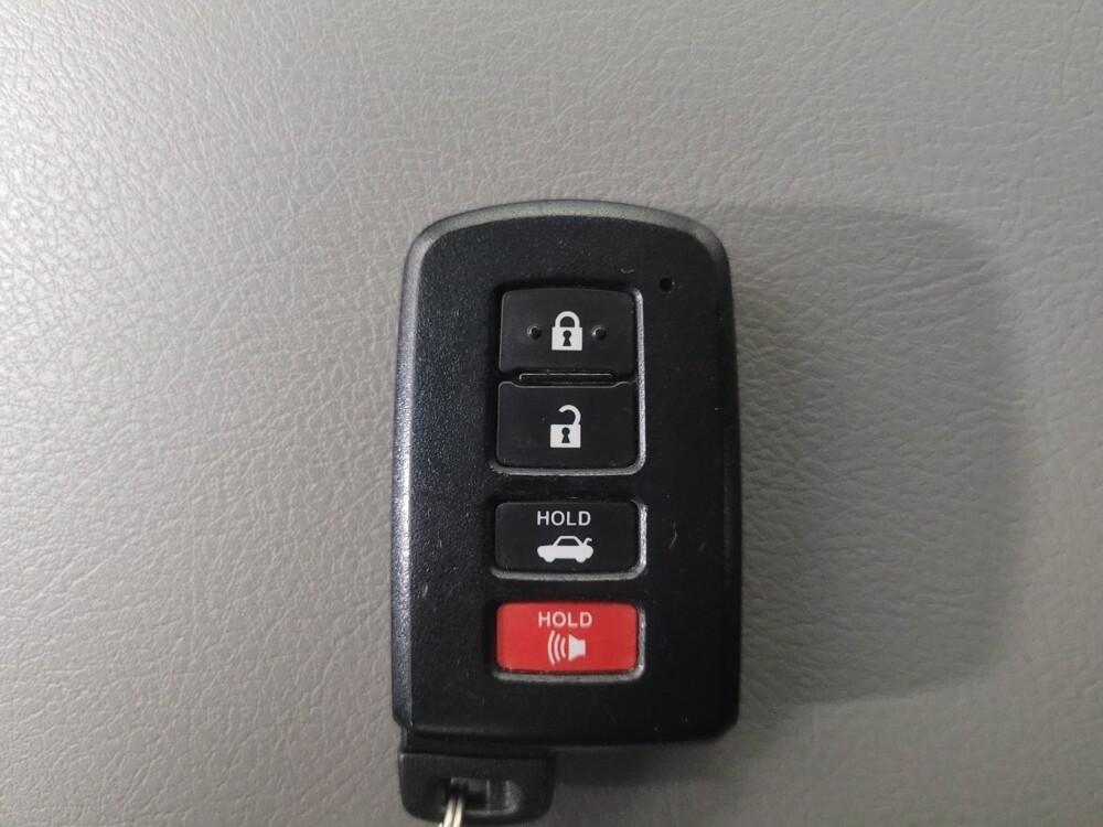 2015 Toyota Camry in Birmingham, AL 35215 - 18126672 32