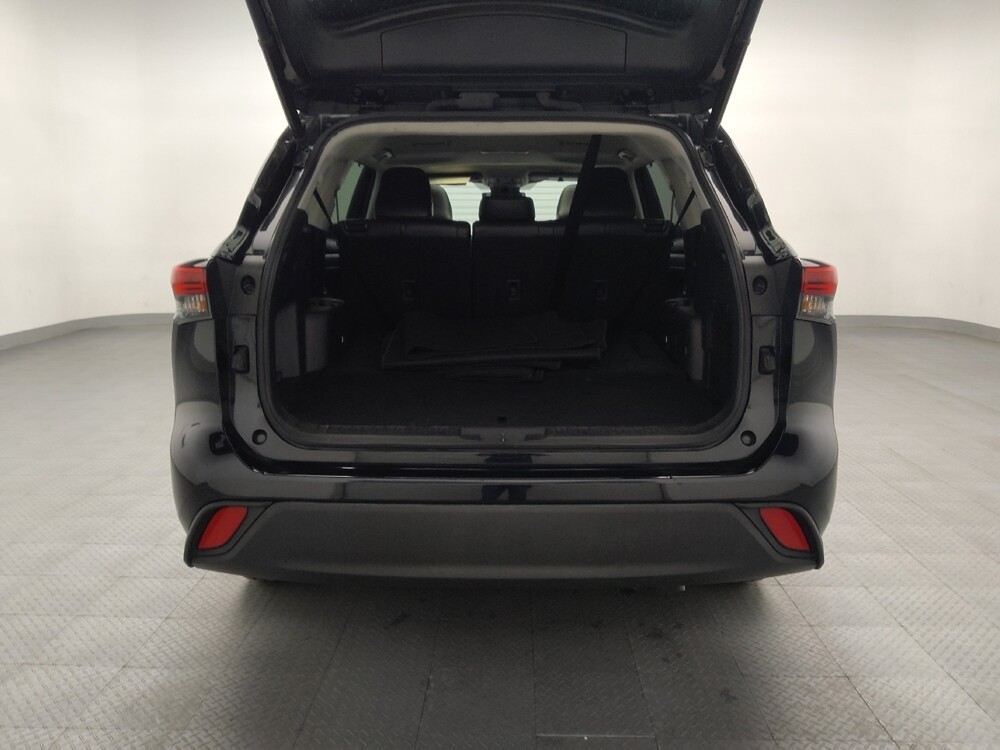 2021 Toyota Highlander in Plano, TX 75074 - 18126701 29