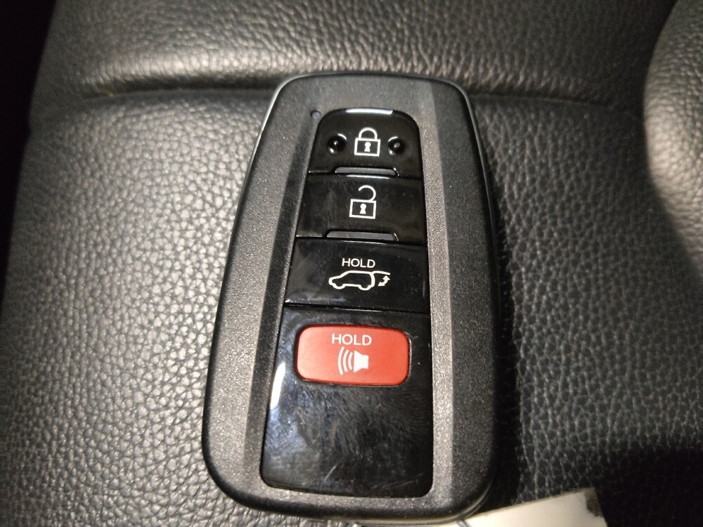 2021 Toyota Highlander in Plano, TX 75074 - 18126701 32