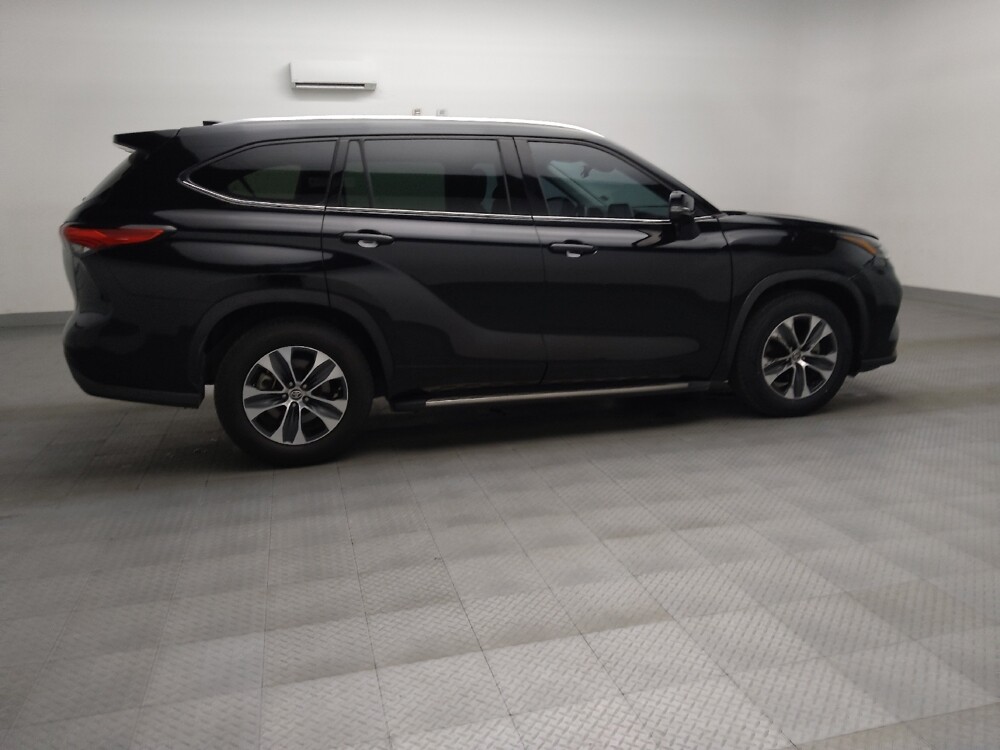 2021 Toyota Highlander in Plano, TX 75074 - 18126701 10