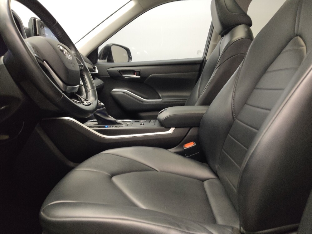 2021 Toyota Highlander in Plano, TX 75074 - 18126701 17