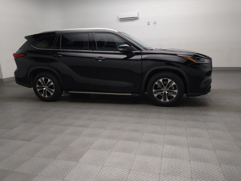 2021 Toyota Highlander in Plano, TX 75074 - 18126701 11
