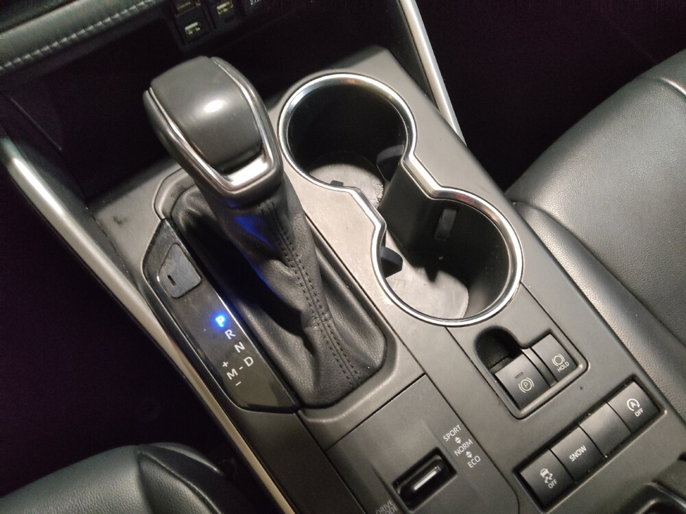 2021 Toyota Highlander in Plano, TX 75074 - 18126701 26