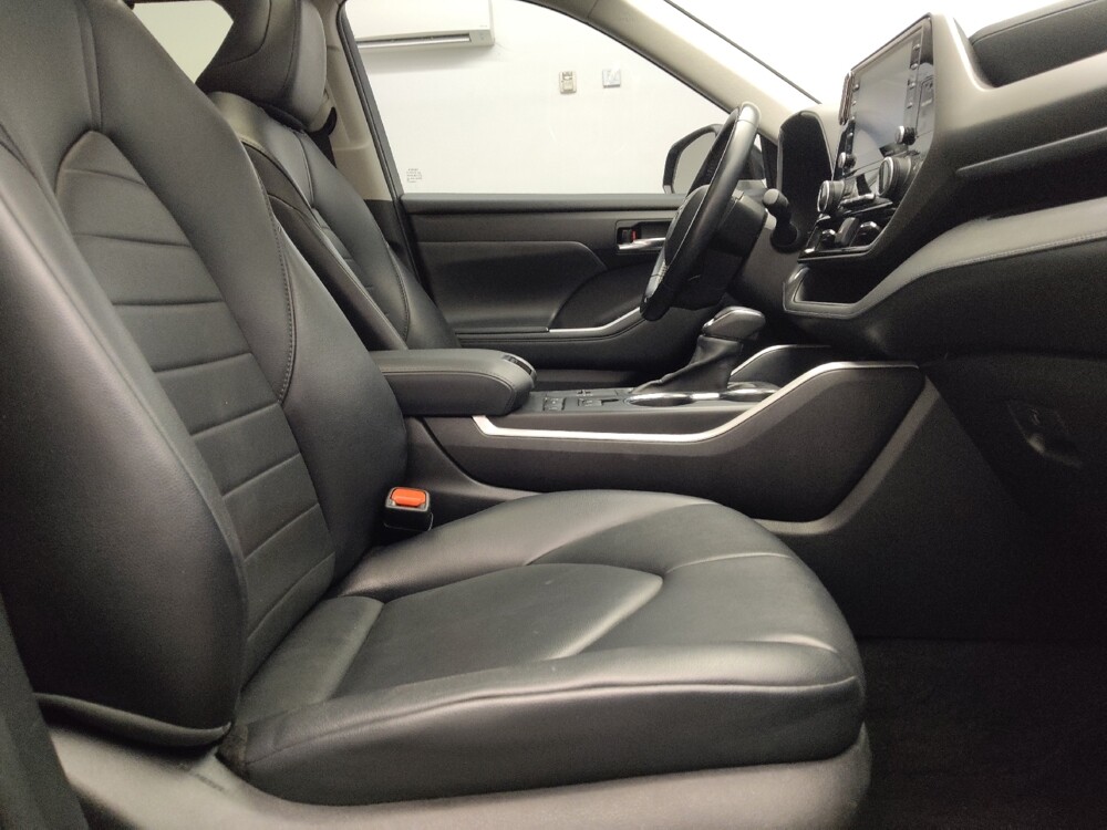 2021 Toyota Highlander in Plano, TX 75074 - 18126701 21
