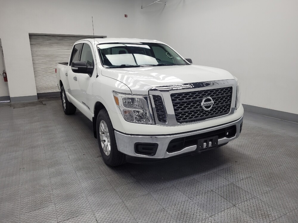 2018 Nissan Titan in Las Vegas, NV 89102 - 18126760 13
