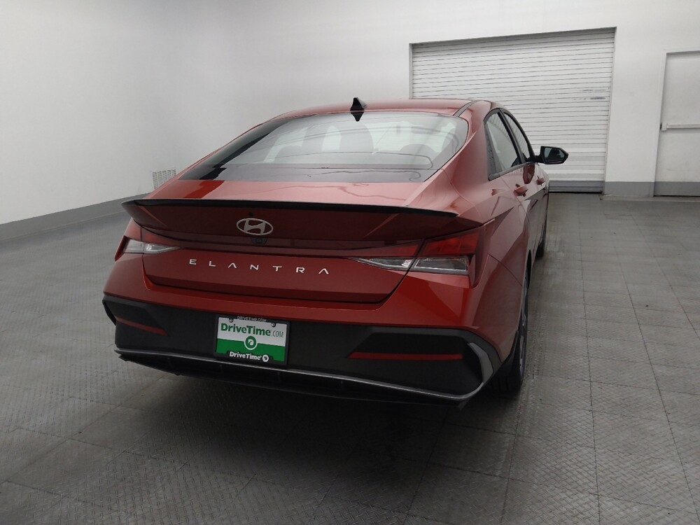 2025 Hyundai Elantra in Orlando, FL 32808 - 18126784 7