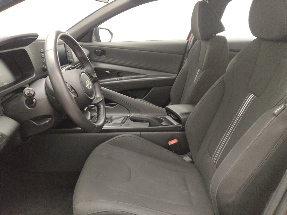 2025 Hyundai Elantra in Orlando, FL 32808 - 18126784 17