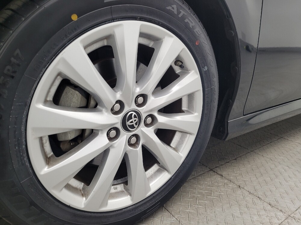 2018 Toyota Camry in Orlando, FL 32808 - 18126787 31