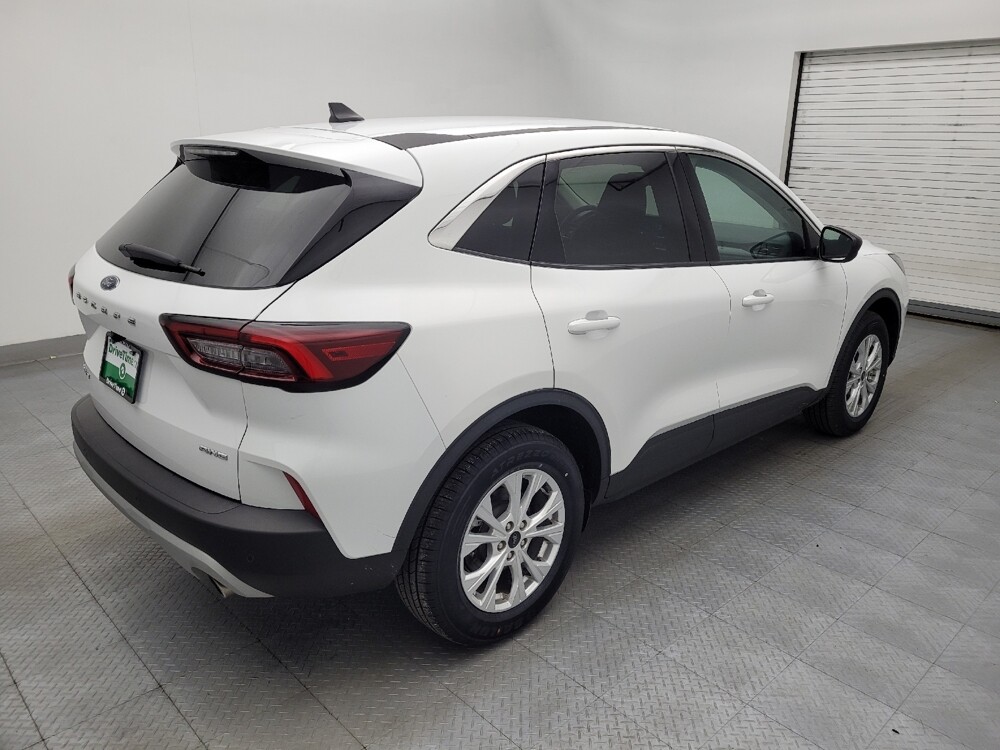 2024 Ford Escape in Greenville, SC 29607 - 18126824 9