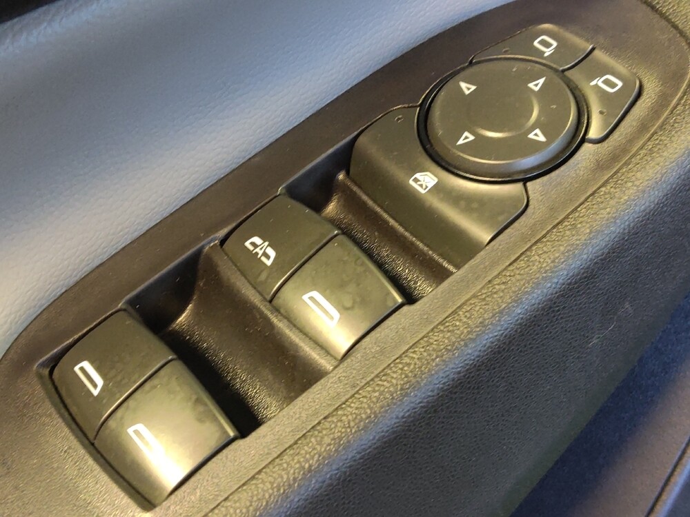 2020 Chevrolet Equinox in Live Oak, TX 78233 - 18126895 27