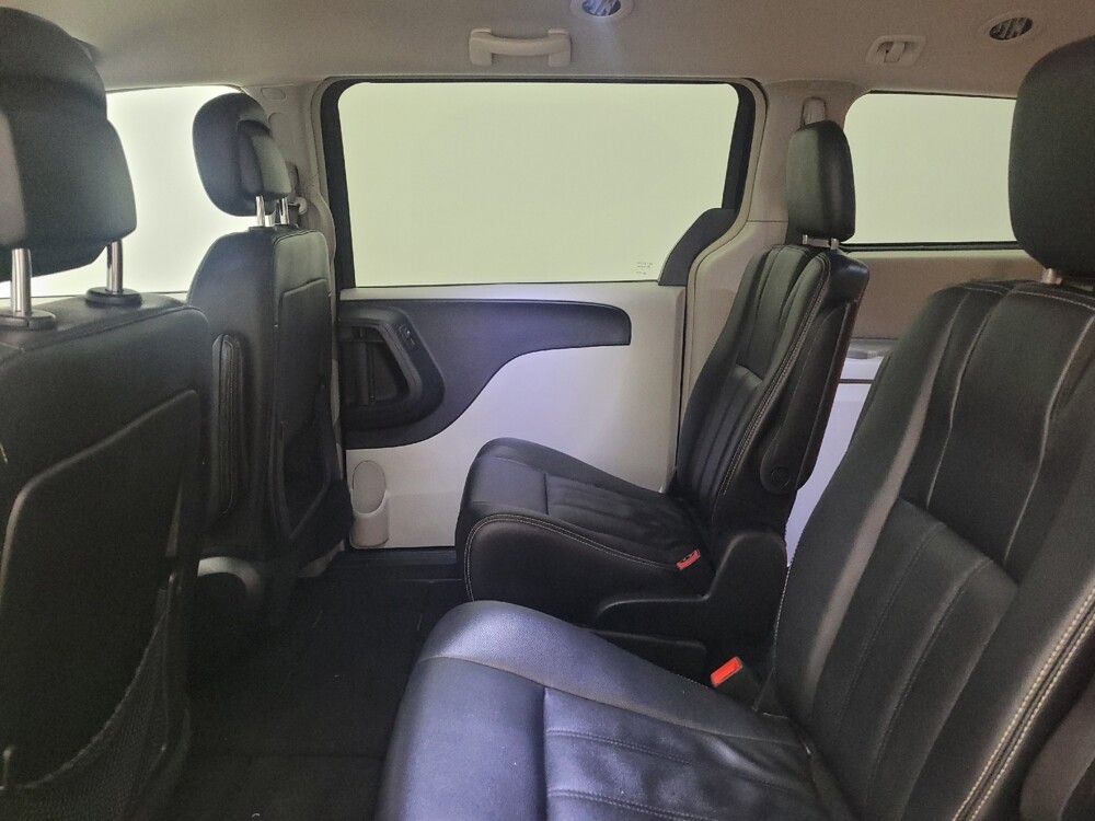 2016 Chrysler Town & Country in Toledo, OH 43617 - 18126911 18