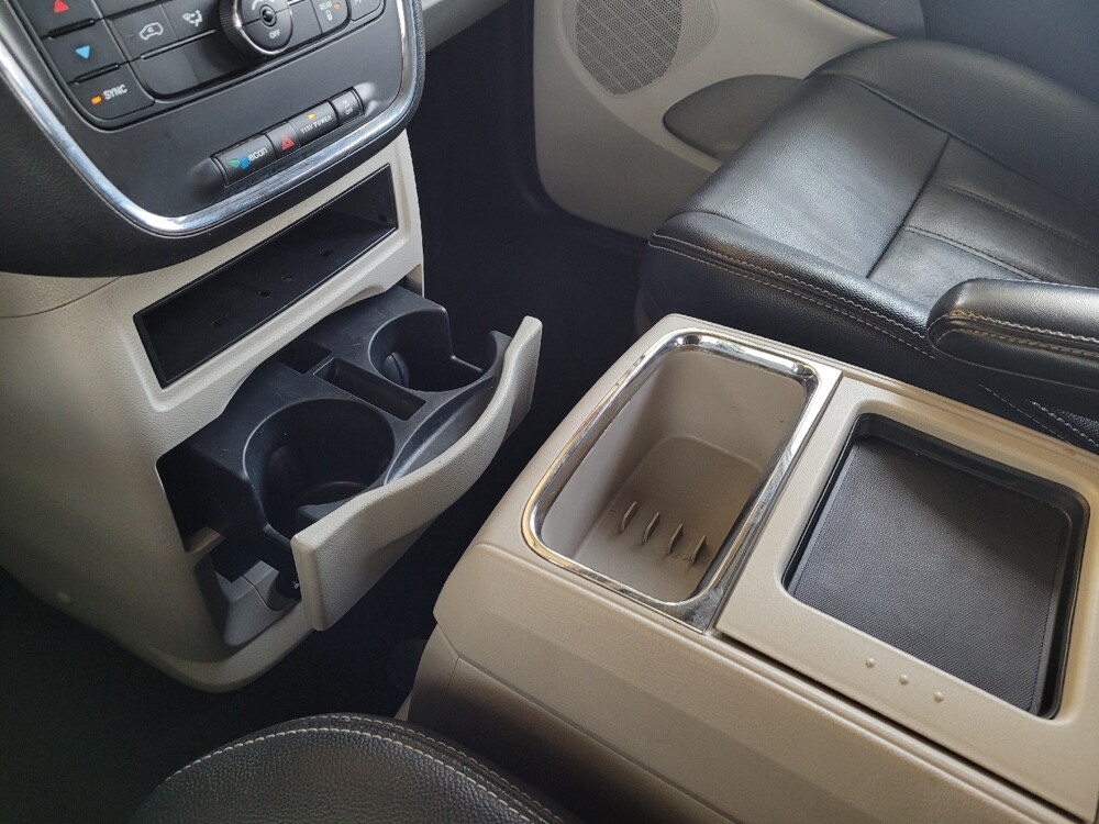 2016 Chrysler Town & Country in Toledo, OH 43617 - 18126911 26