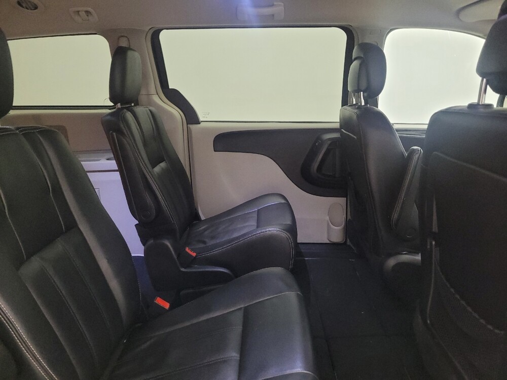 2016 Chrysler Town & Country in Toledo, OH 43617 - 18126911 19