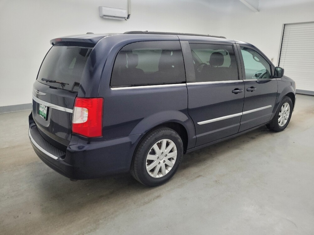 2016 Chrysler Town & Country in Toledo, OH 43617 - 18126911 10
