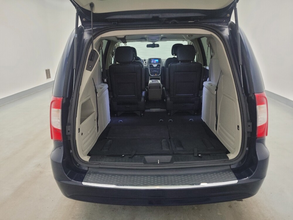 2016 Chrysler Town & Country in Toledo, OH 43617 - 18126911 29