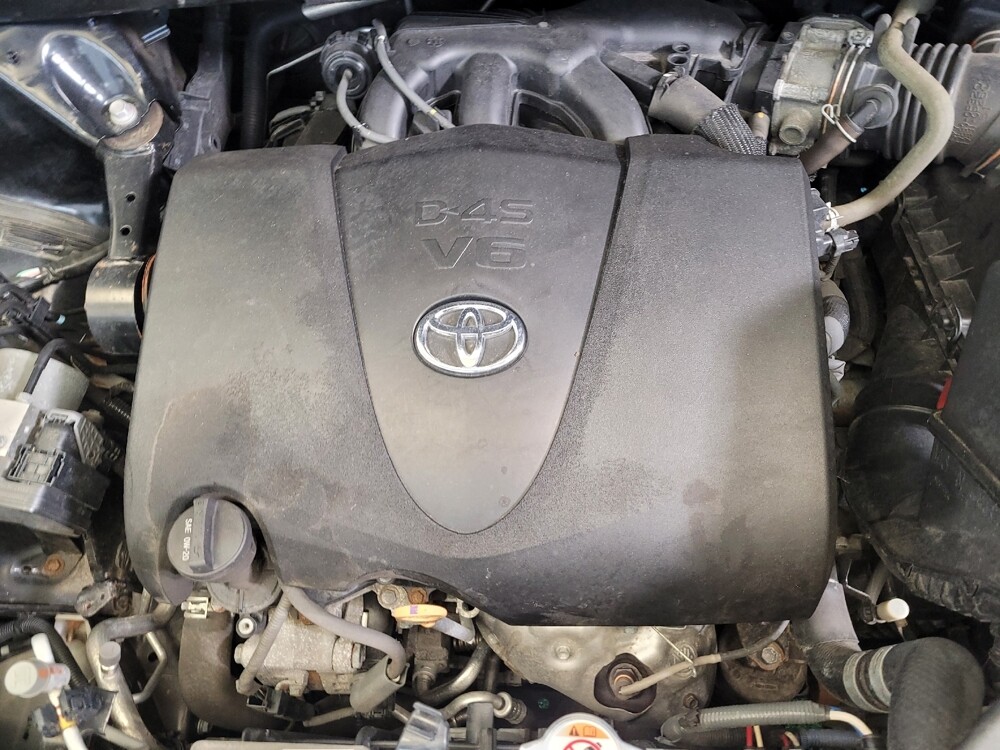 2019 Toyota Highlander in Louisville, KY 40258 - 18126926 30