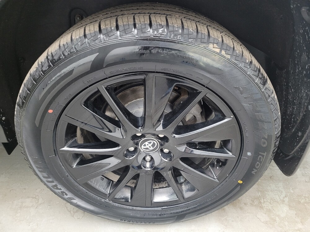 2019 Toyota Highlander in Louisville, KY 40258 - 18126926 31