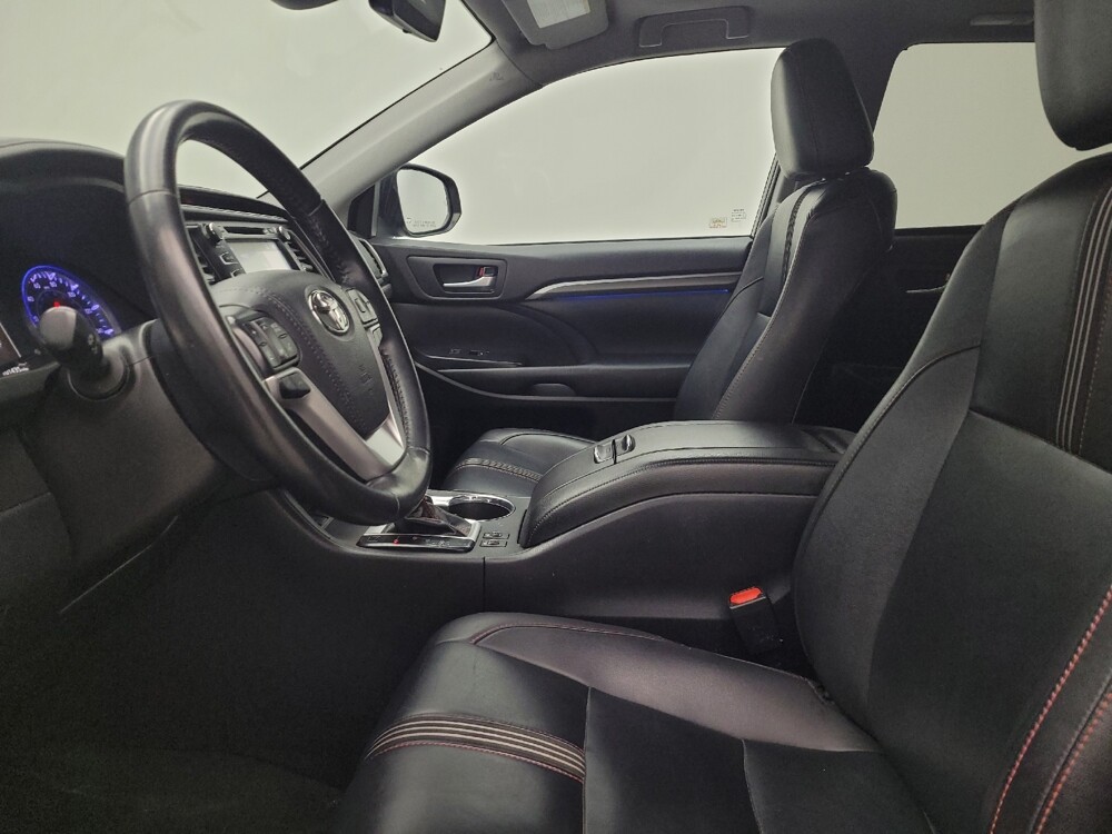 2019 Toyota Highlander in Louisville, KY 40258 - 18126926 17