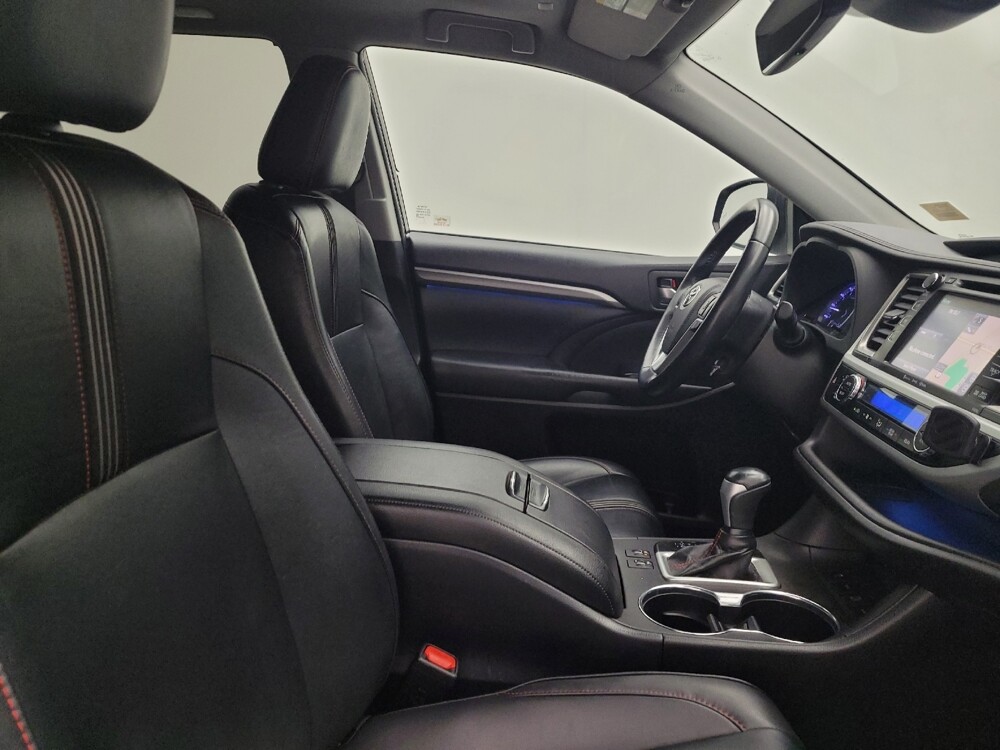2019 Toyota Highlander in Louisville, KY 40258 - 18126926 21